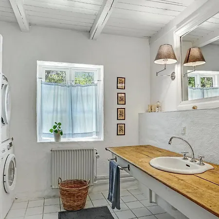 3 Bedroom Cozy In * Hals