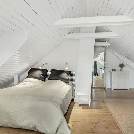 Feriehus 3 Bedroom Cozy In