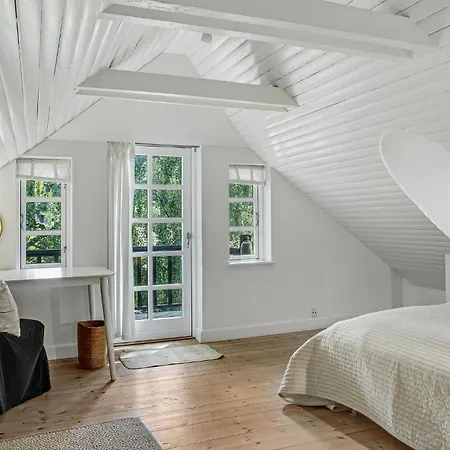 3 Bedroom Cozy In Feriehus Hals