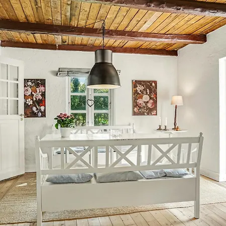 Feriehus 3 Bedroom Cozy In