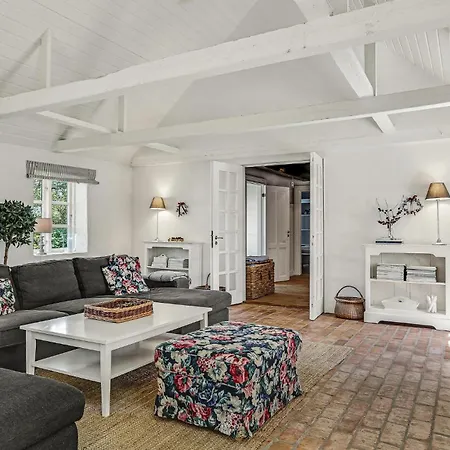 3 Bedroom Cozy In Feriehus *