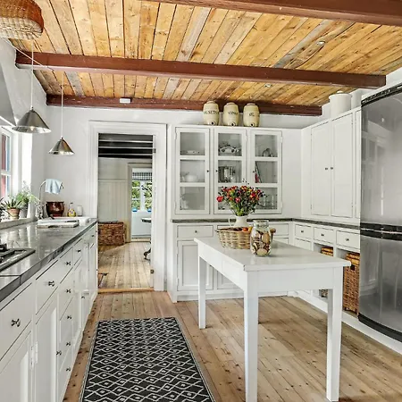 3 Bedroom Cozy In Feriehus Hals