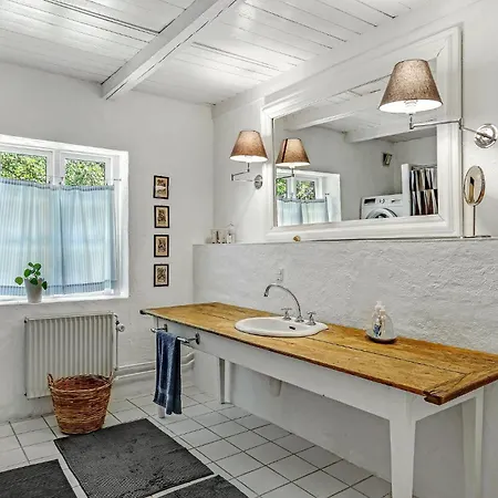 Feriehus 3 Bedroom Cozy In