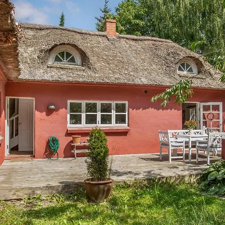 3 Bedroom Cozy In Hals