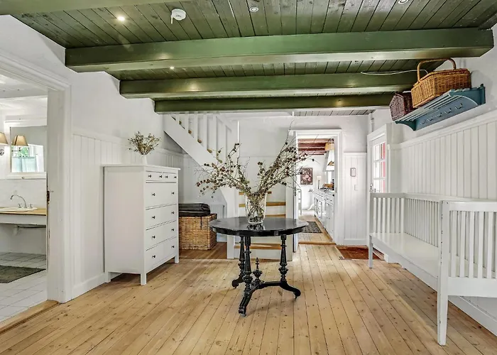 3 Bedroom Cozy In Hals